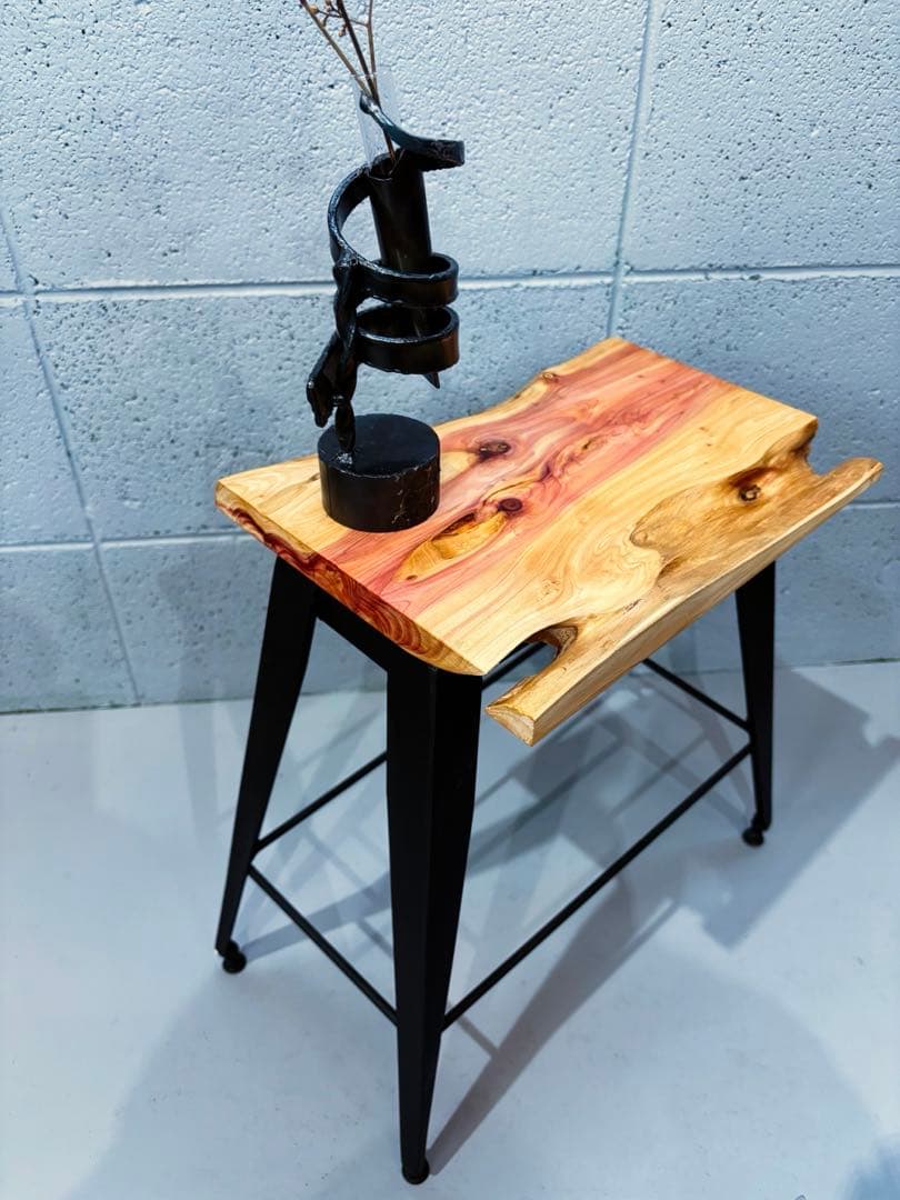 カイヅカイブキ一枚板サイドテーブル、ナイトテーブル、コーヒーテーブル