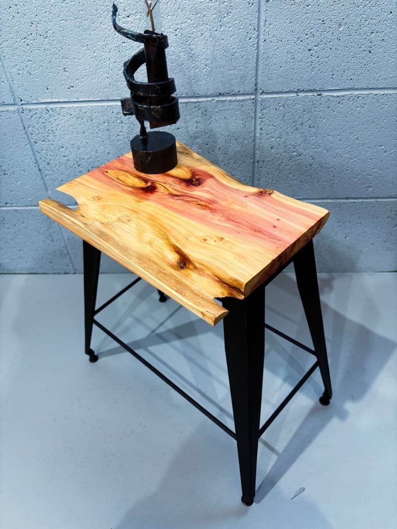 カイヅカイブキ一枚板サイドテーブル、ナイトテーブル、コーヒーテーブル