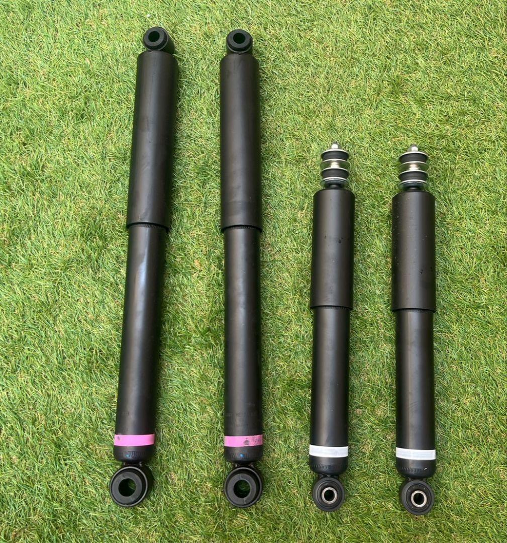 200系ハイエース純正ショックアブソーバー 新車外し