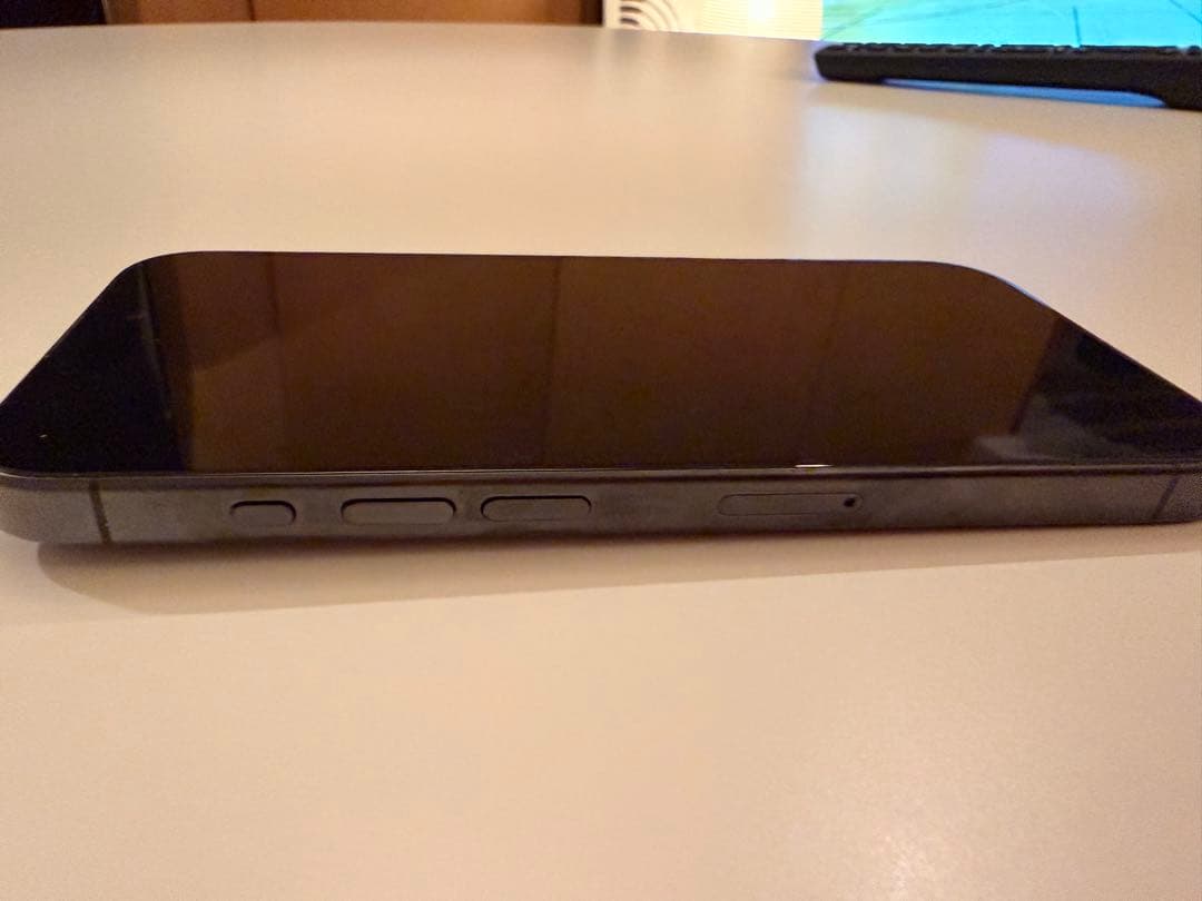 【美品】Apple iPhone 15 Pro ブラックチタニウム 128GB