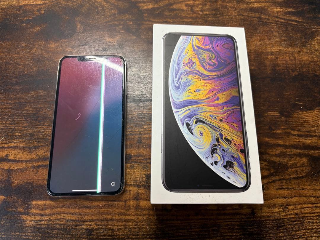 Apple iPhone XS Max シルバー 本体　64GB