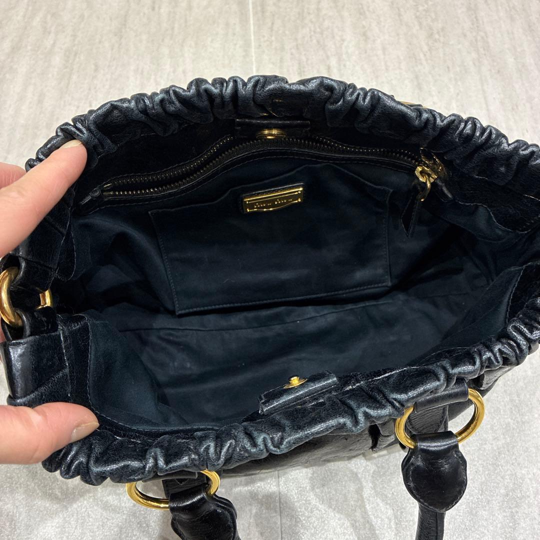 MIU MIU ブラックレザー ハンドバッグ