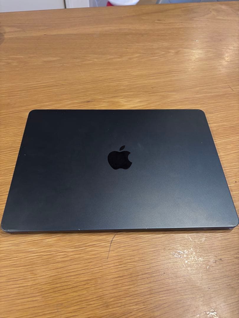 MacBookAir 2022 ミッドナイト M2/8GB 擦り傷アリ