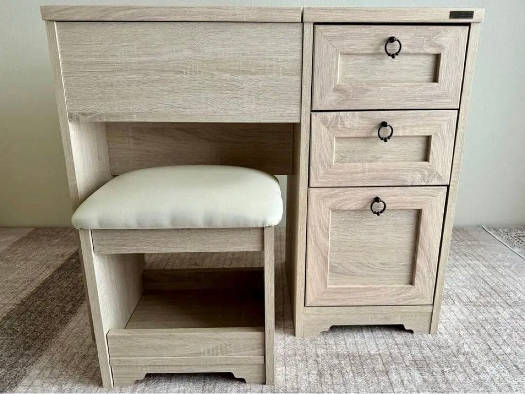 特別最終お値下げ中　佐藤産業　ドレッサー 椅子付き完成品