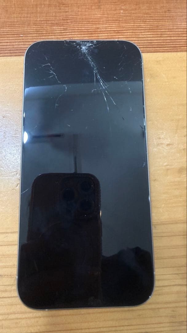 iPhone 15 Pro 512GB 画面ひびあり 顔認証出来ない
