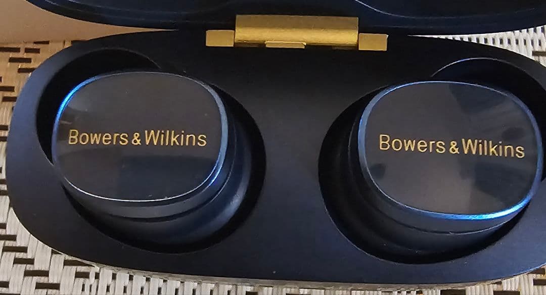 Bowers & Wilkins P8 ワイヤレスイヤホン