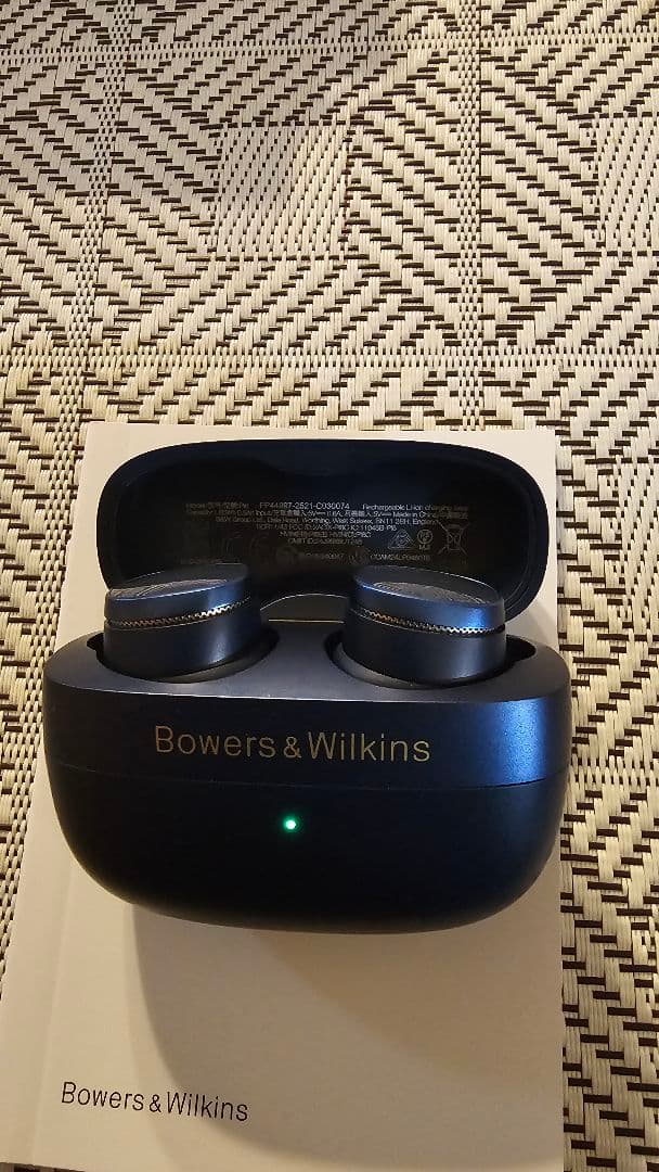 Bowers & Wilkins P8 ワイヤレスイヤホン