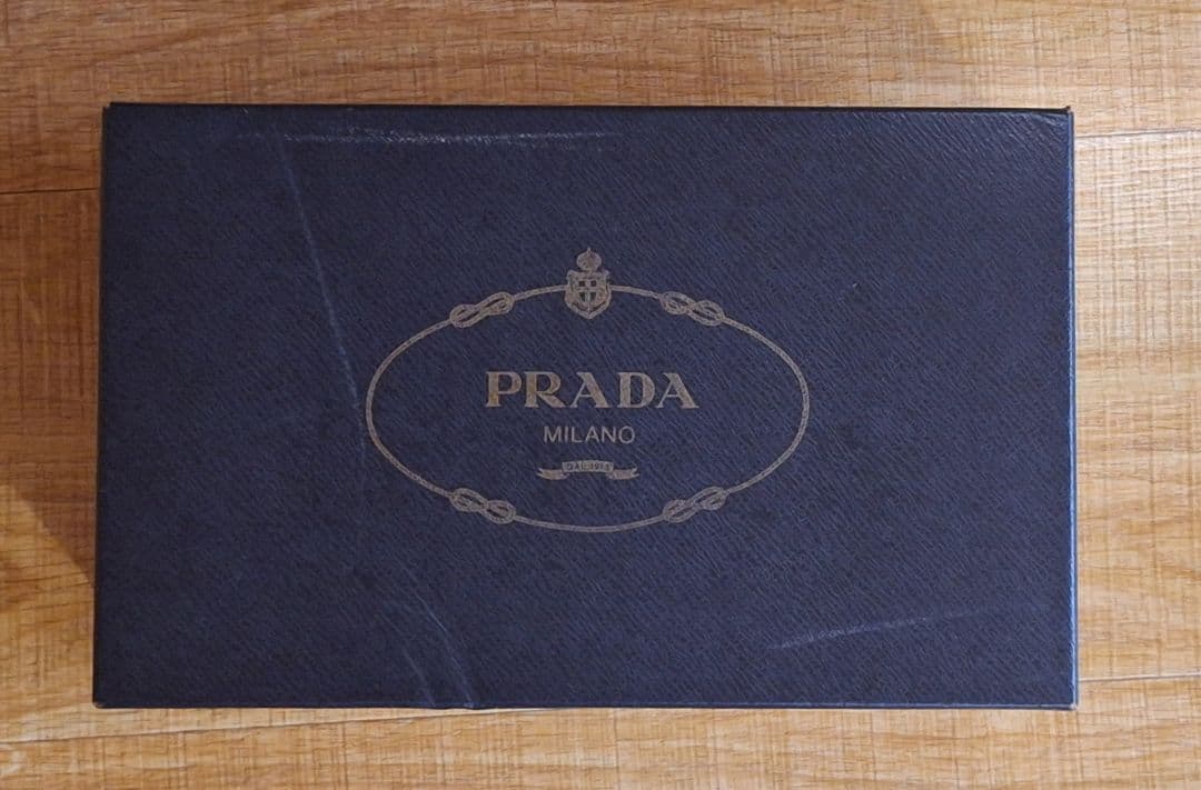 なかまる　Prada 未使用ローファ－　ソール部経年劣化有り