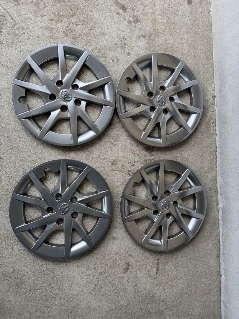 送料無料　プリウスα 純正 ホイール カバー ハイグロス　16インチ