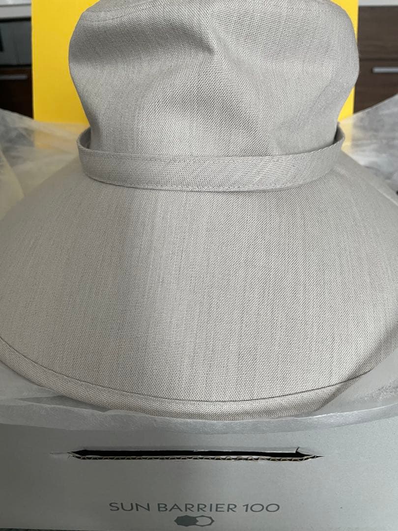 SUN BARRIER 100 グレー ウィンドハット Lサイズ アイボリー