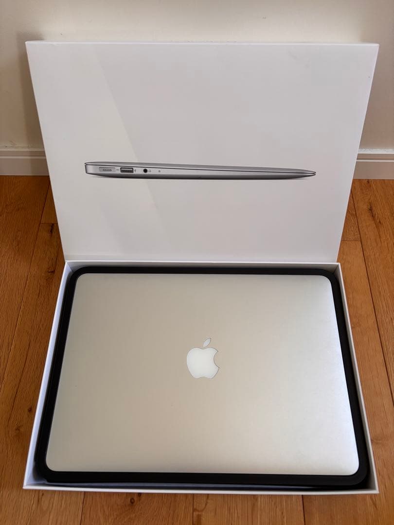【美品】MacBook Air 13インチ Mid 2012 / 初期化済み