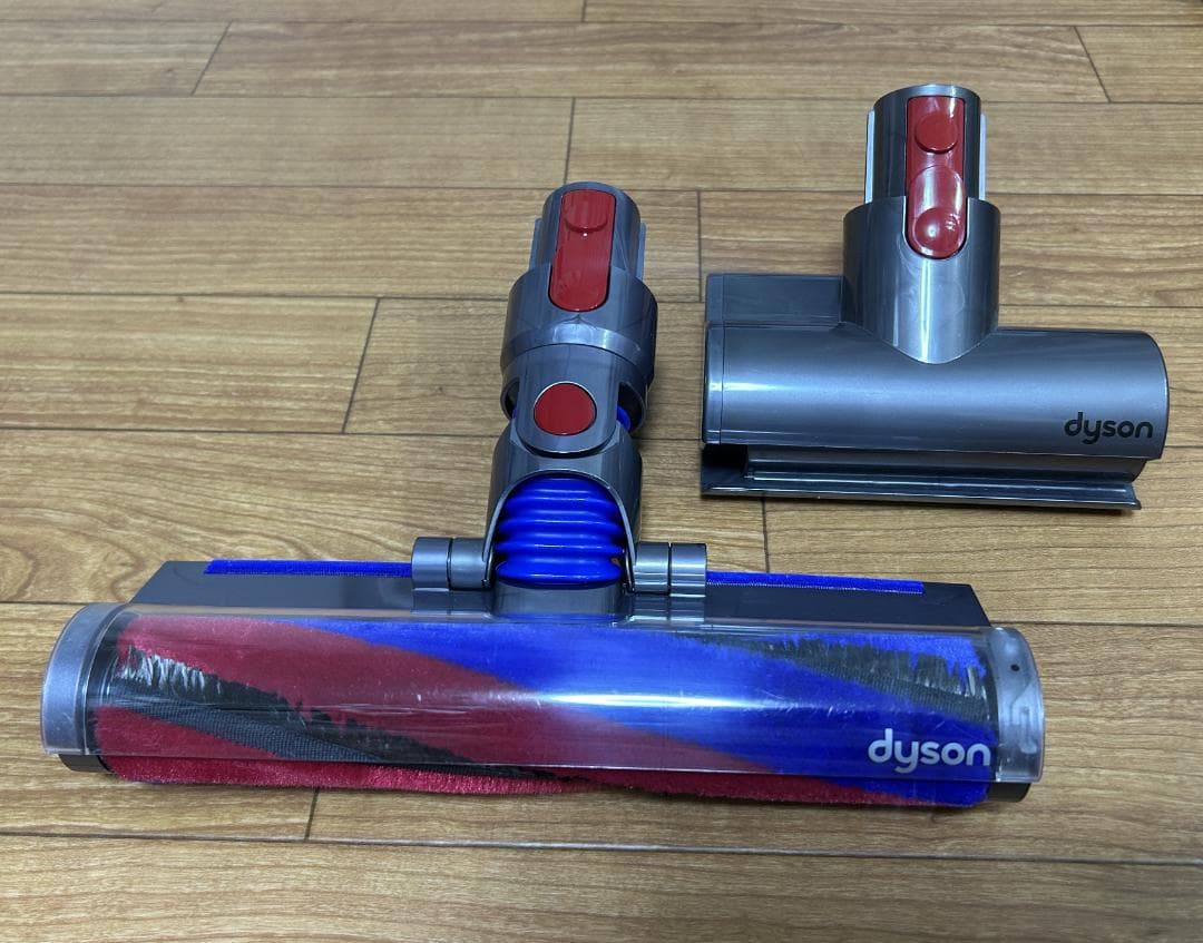 【使用極少】dyson V8 slim 作動良好　【未使用】アクセサリ多数