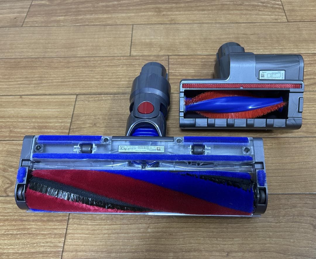 【使用極少】dyson V8 slim 作動良好　【未使用】アクセサリ多数