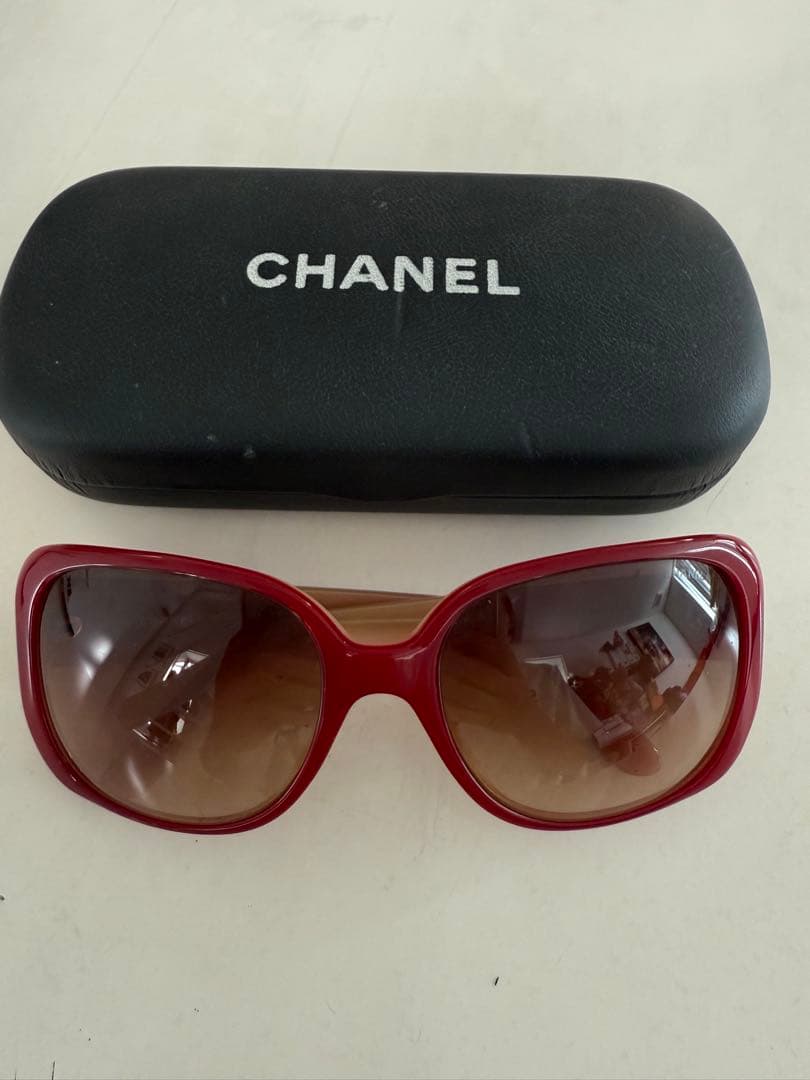 CHANEL レッドサングラス ブラウンレンズ