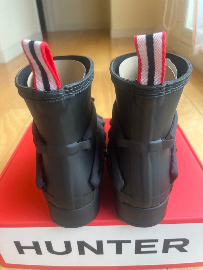 HUNTER ハンター　プレイ ショート ギア オン パフ ストラップ ブーツ