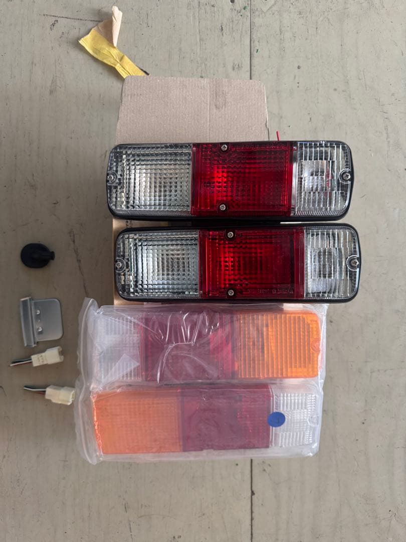 再再販ランドクルーザー70 GDJ76 純正テールランプ