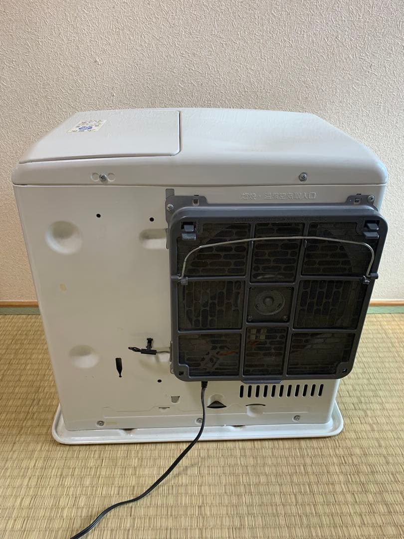 ダイニチ工業製の石油ファンヒーター「ブルーヒーター FW-465L」