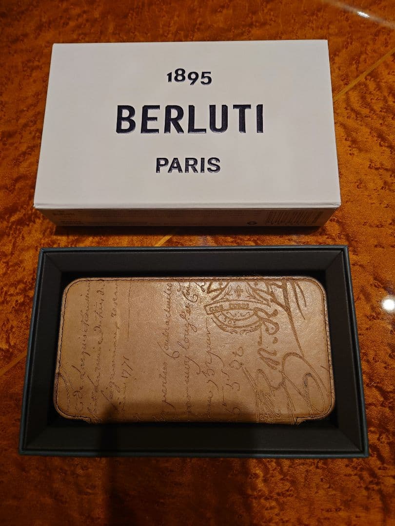BERLUTI iPhone15pro スマホケース ベルルッティ スクリット