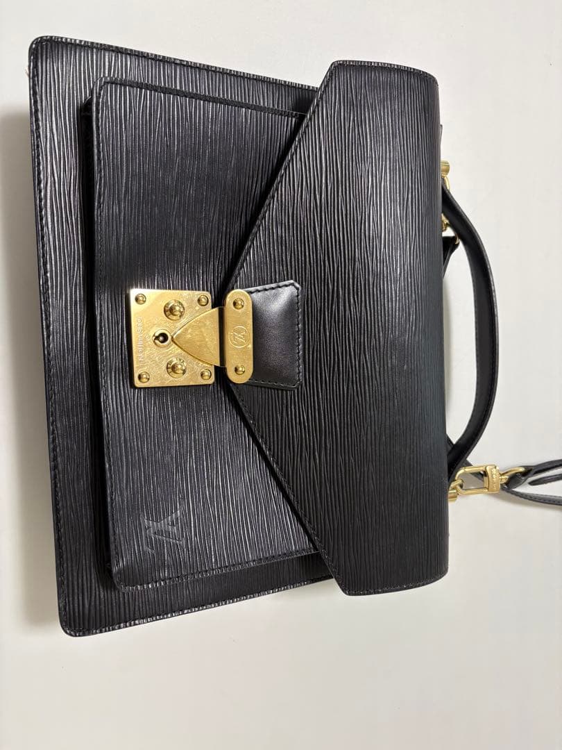 黒 レザー ビジネスバッグ ゴールド金具