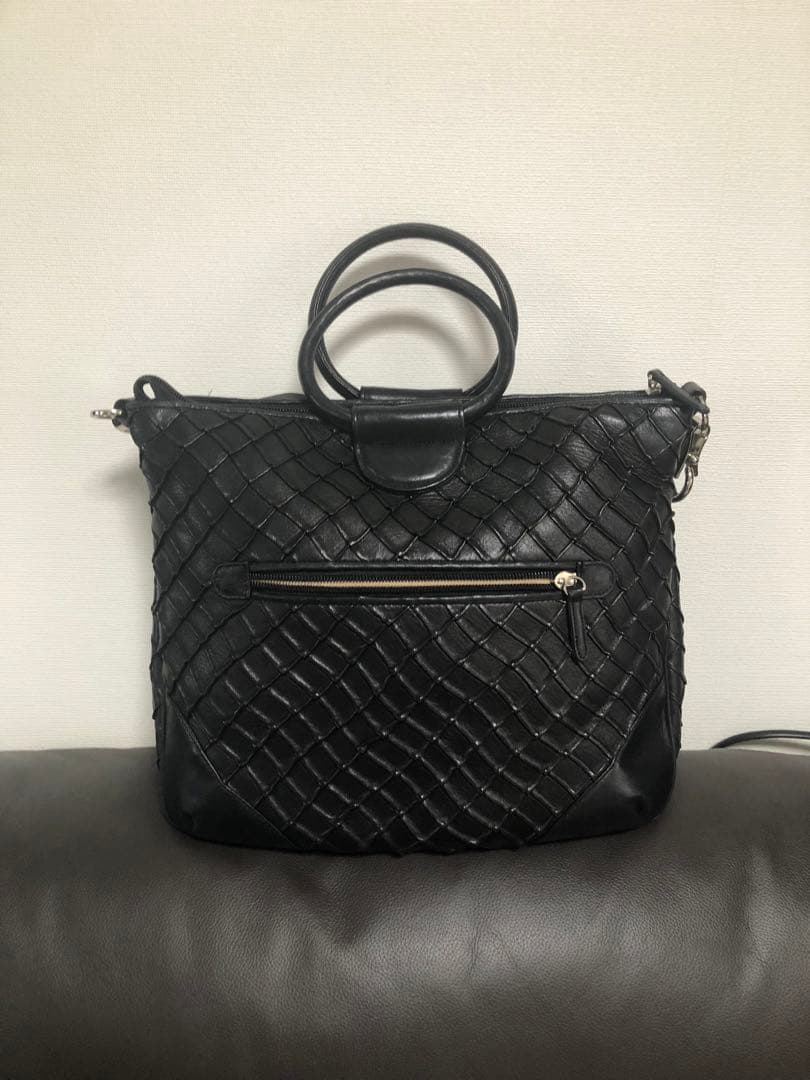 黒革トートバック　ハンドバッグ （ショルダーストラップつき）