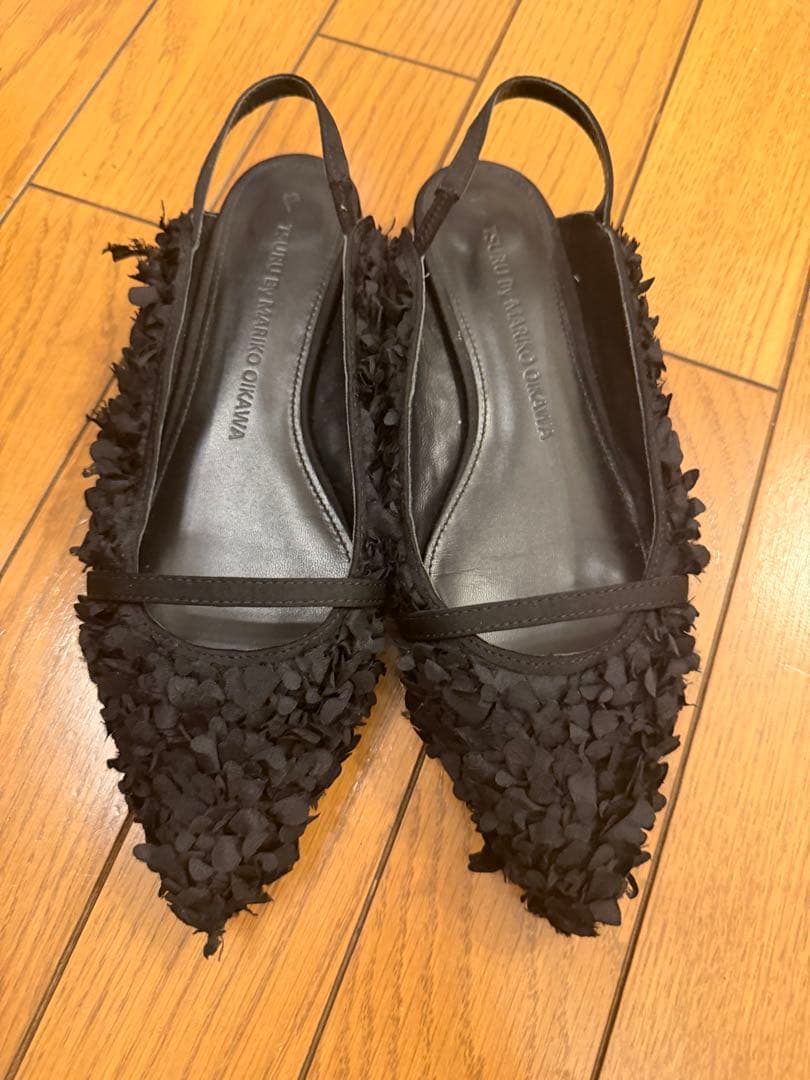 TSURU フリルデザイン ブラックミュール