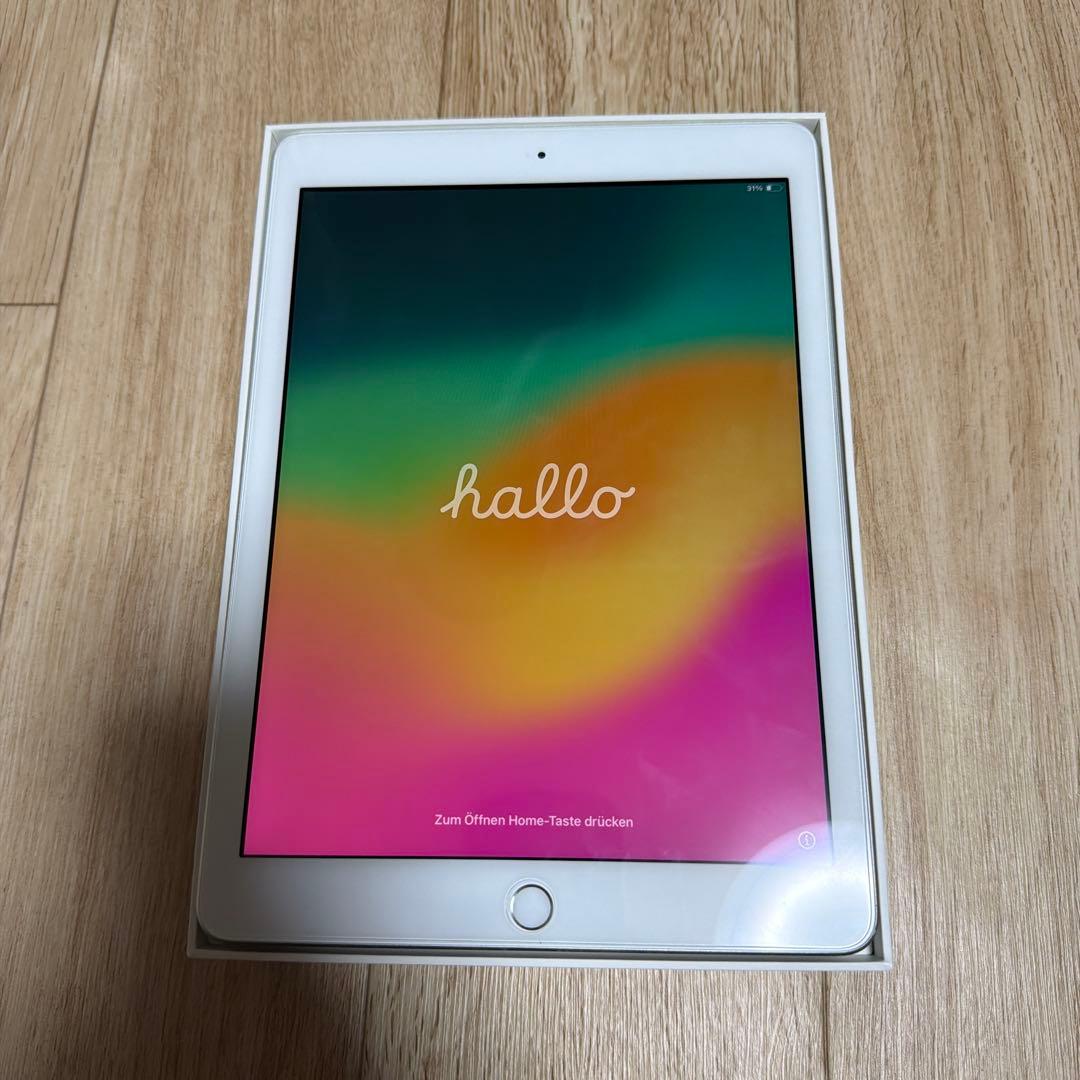 iPad 第6世代　シルバー　32GB WiFiモデル