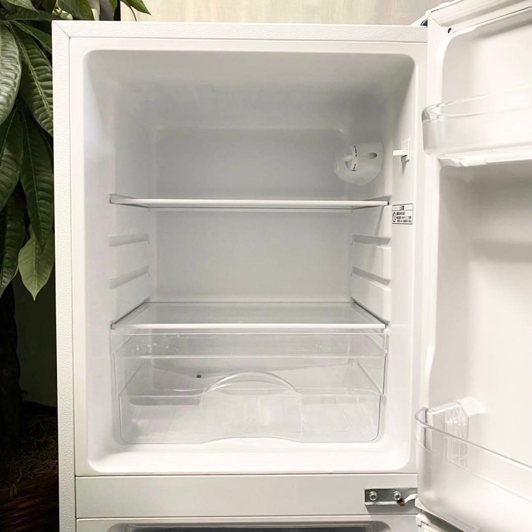 見た目シンプルでホワイトだからキッチンがパッと明るくなります♪冷凍冷蔵庫106L