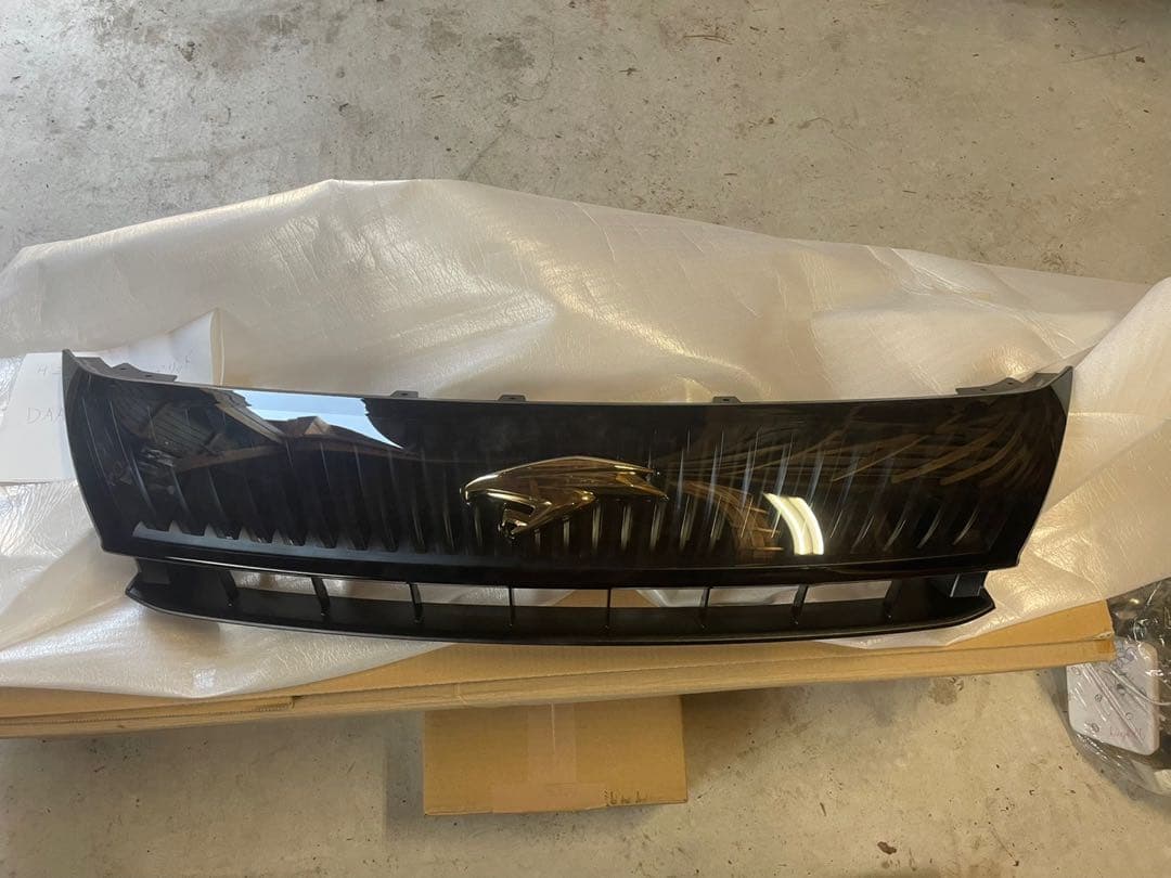 ハリアー　60系　フロントグリル　純正　新車取り外し