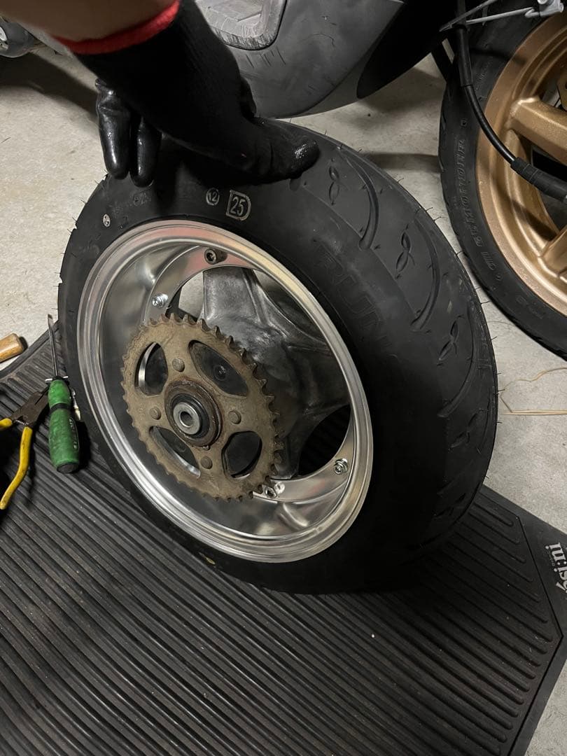 DAX シャリー　ミニモト　4Jホイール　前後　純正前後ハブ、タイヤ付き