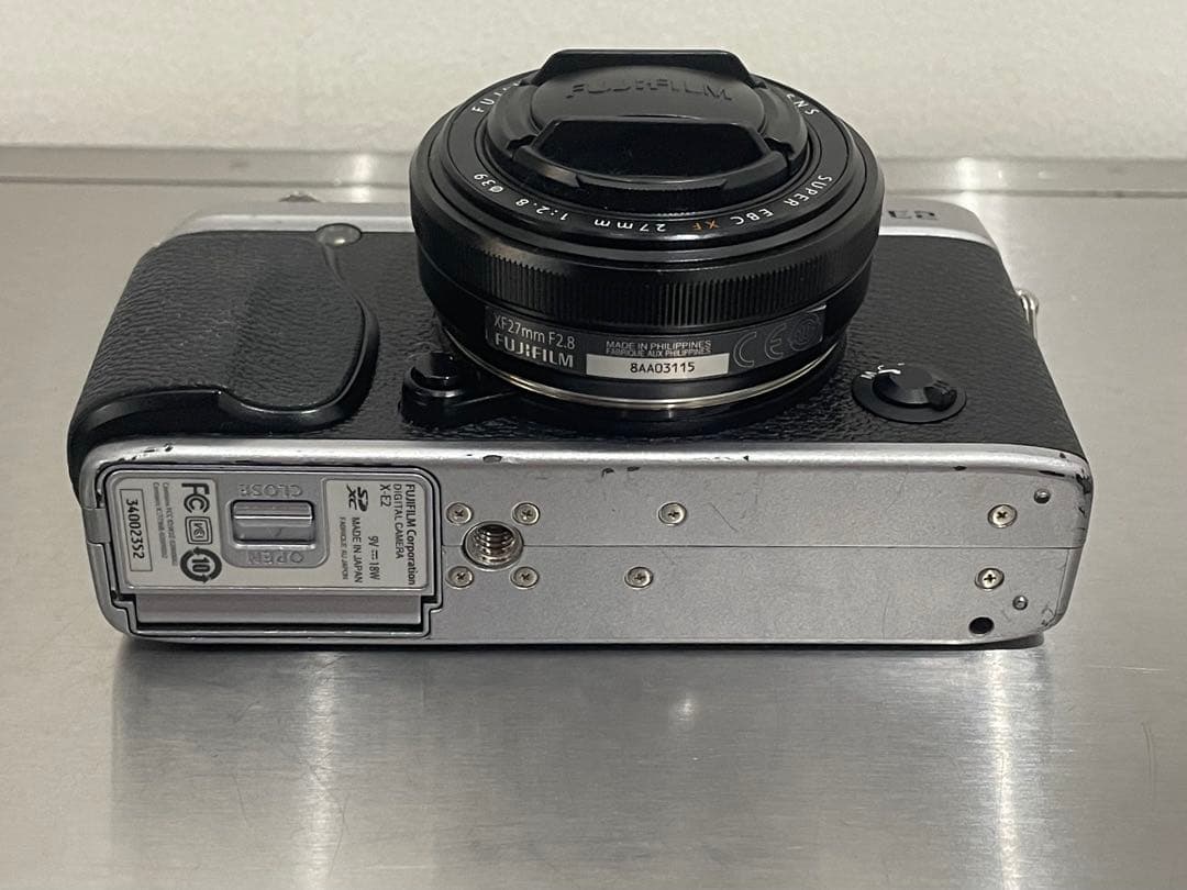FujifilmX-E2シルバー 27パンケーキ&55-200ズーム 付属品多数