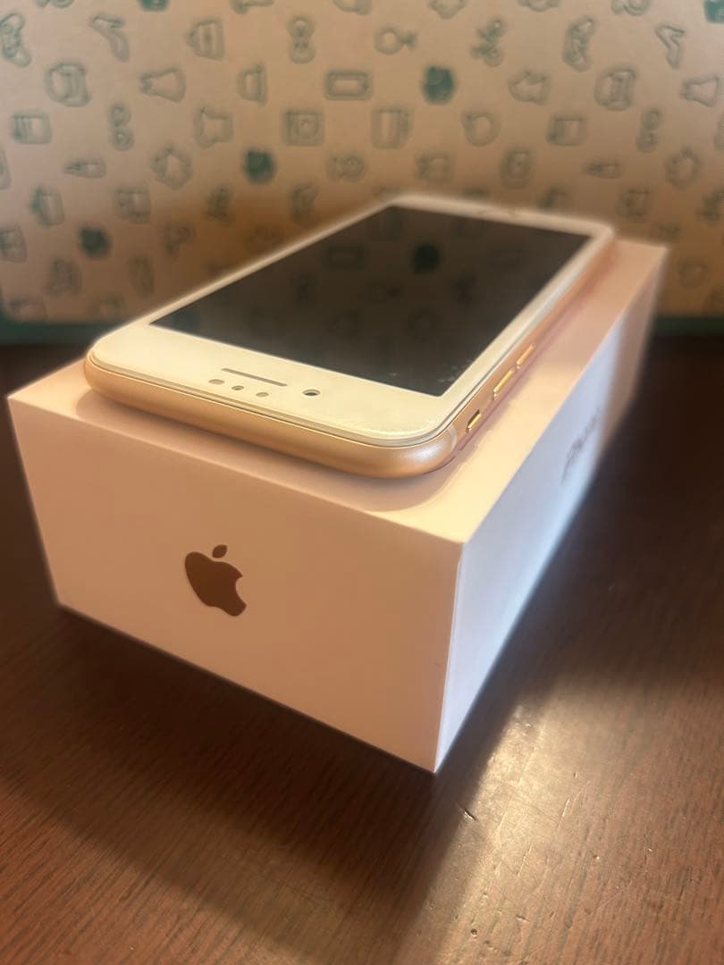 美品 iPhone8 64GB ゴールド