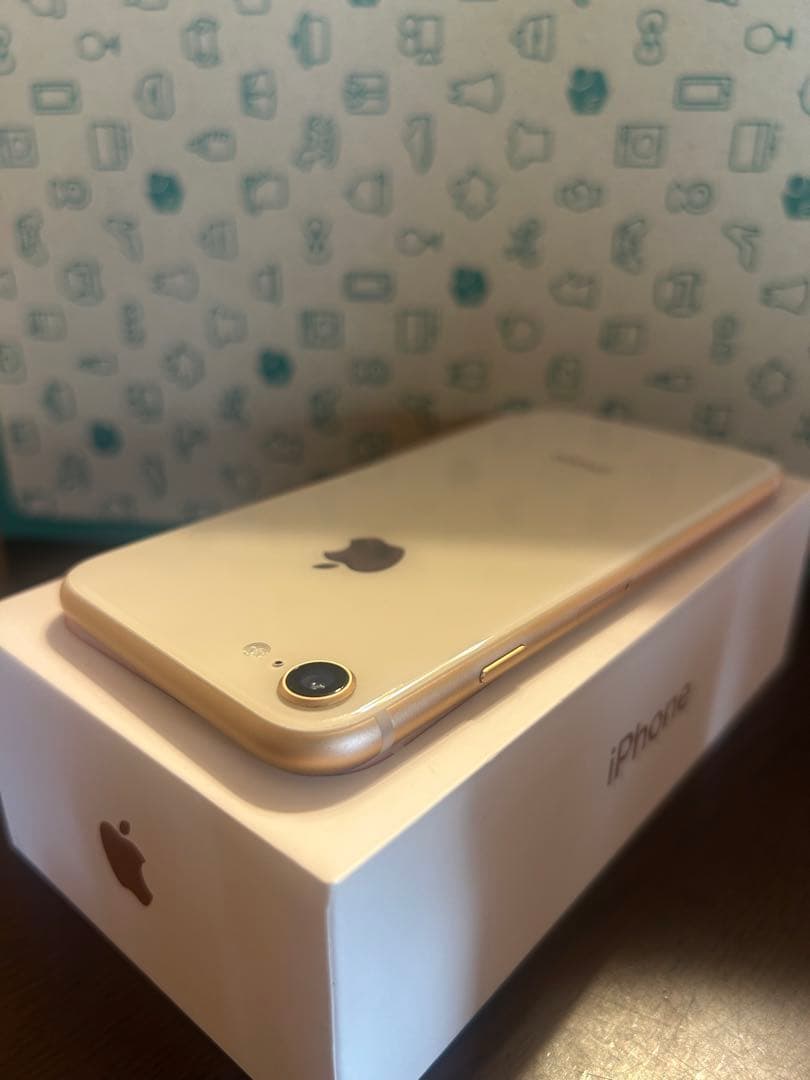 美品 iPhone8 64GB ゴールド