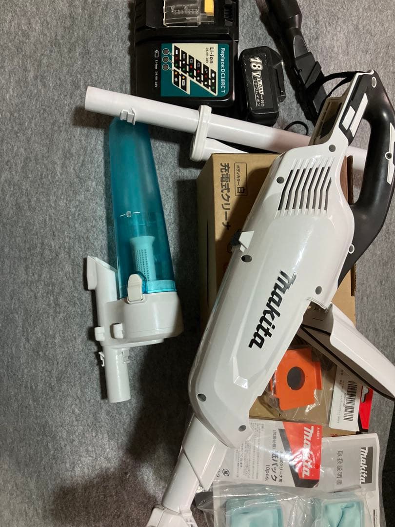 美品　Makita クリーナー CL282FDZ CW サイクロン箱、説明書付き
