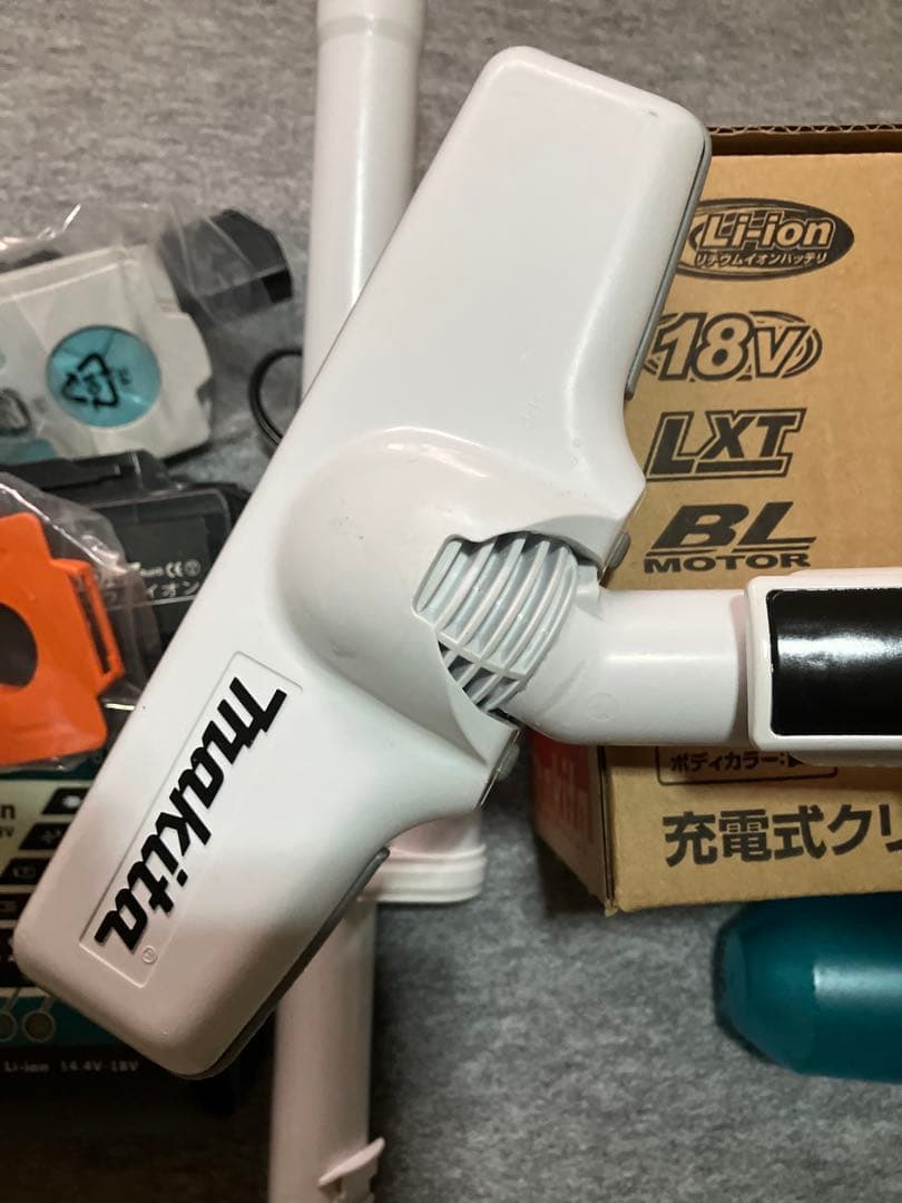 美品　Makita クリーナー CL282FDZ CW サイクロン箱、説明書付き