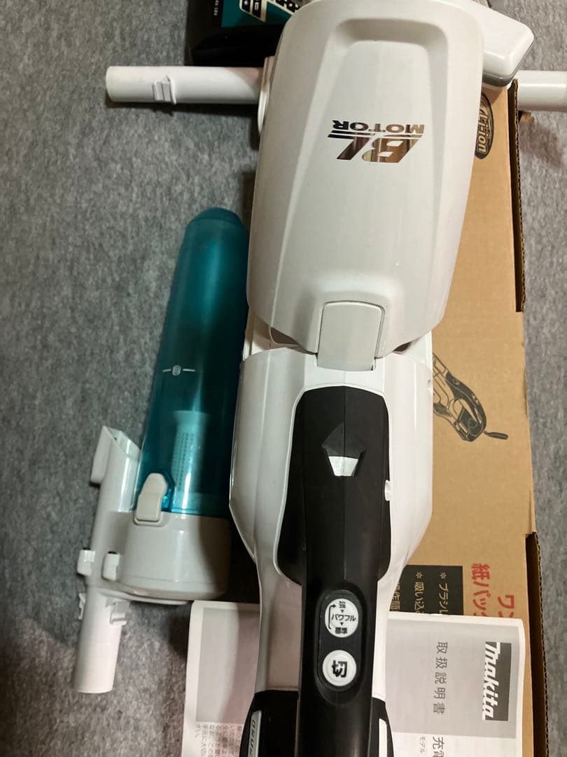 美品　Makita クリーナー CL282FDZ CW サイクロン箱、説明書付き