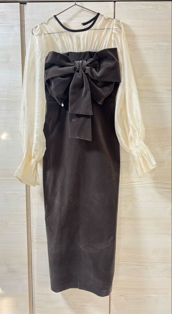 CHICO オケージョン 配色シアーリボンベロアワンピース チャコールグレー