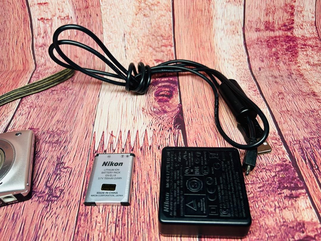 Nikon ニコン COOLPIX S3300 シルバー デジタル