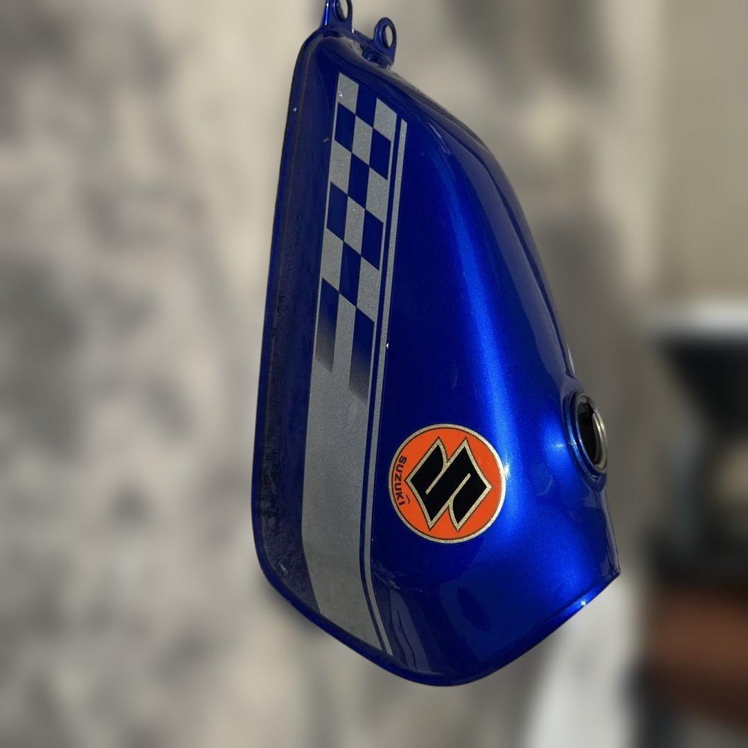 グラストラッカービックボーイスズキ 青 タンク チェッカーフラッグ