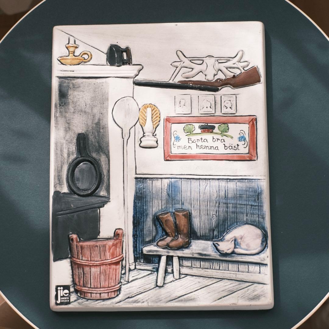 ジイガントフタ【Jie Gantofta】生活の風景 部屋と猫　白い陶板