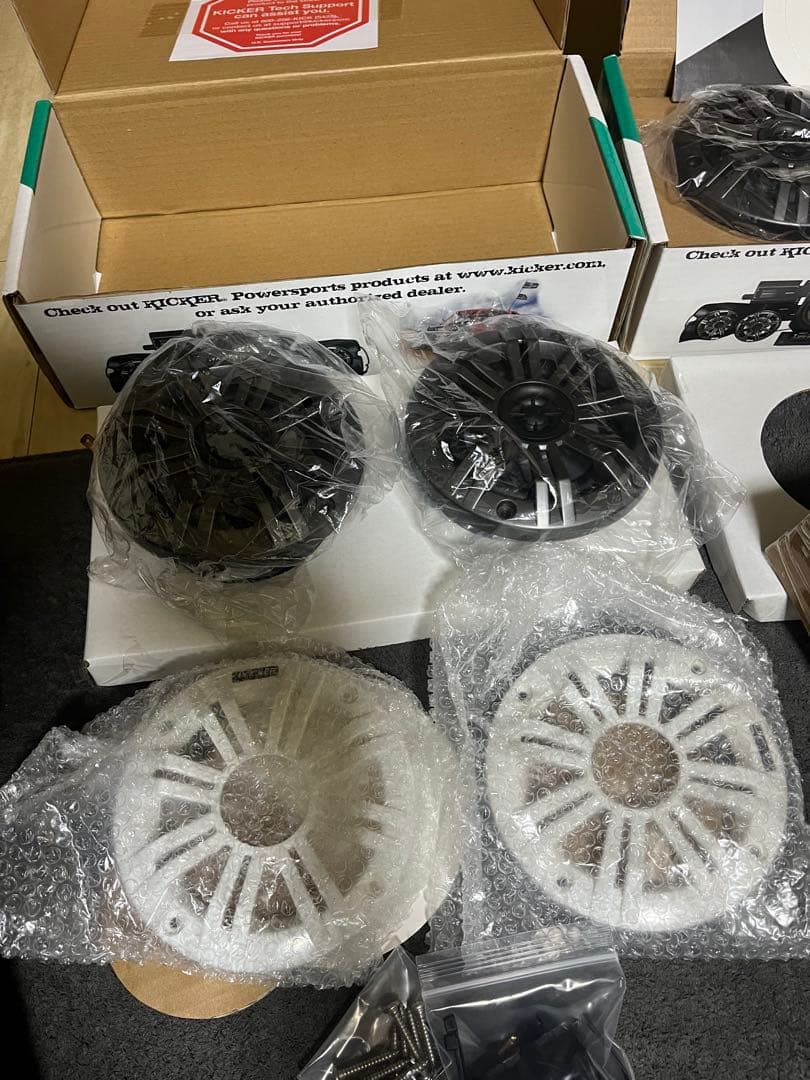 kicker 4インチ防水スピーカー新品２セットまとめ売り！
