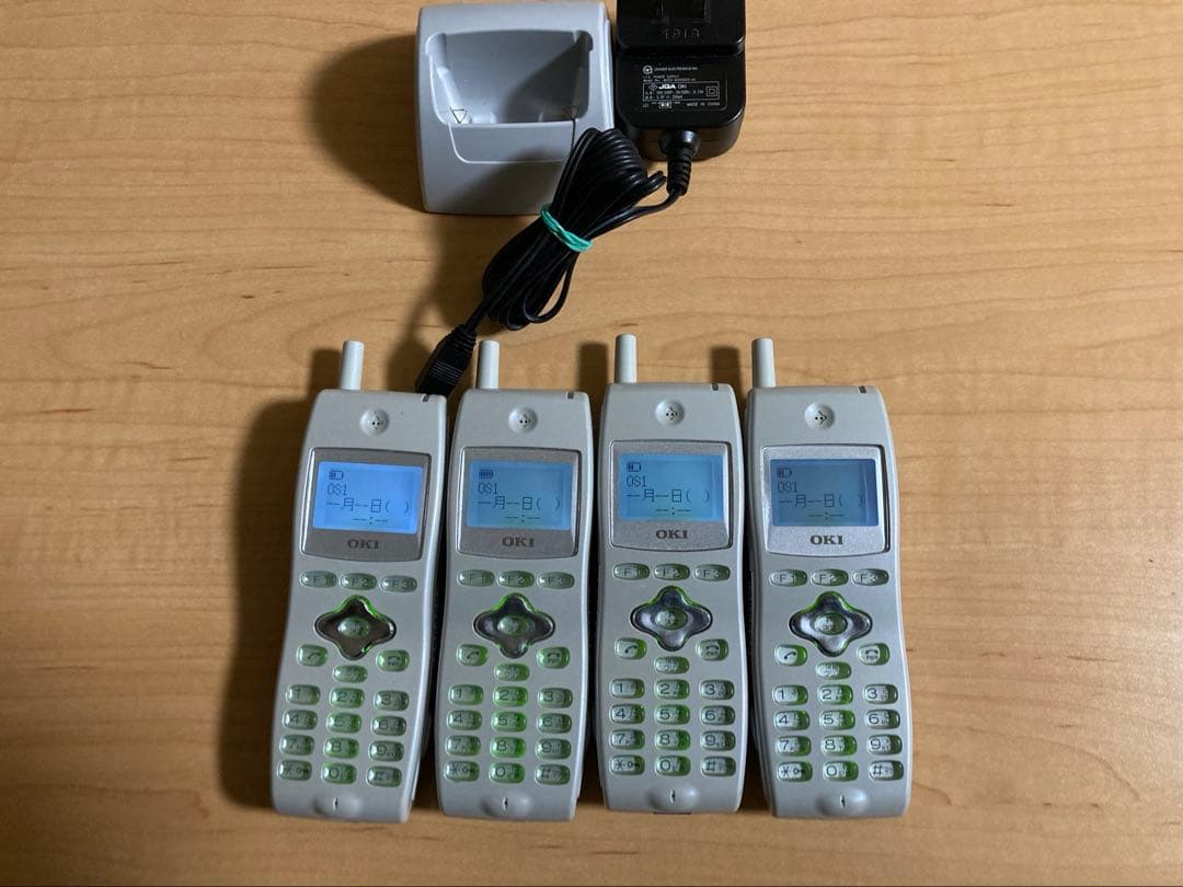 2021年製　OKI　UM7700　PHS　本体４台 充電器１台　中古