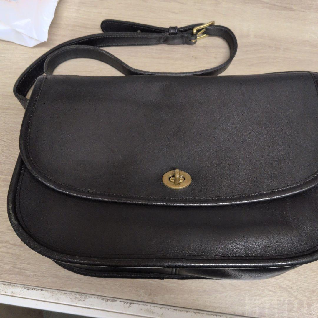coach ターンロック　ショルダーバッグ　ブラック　レザー