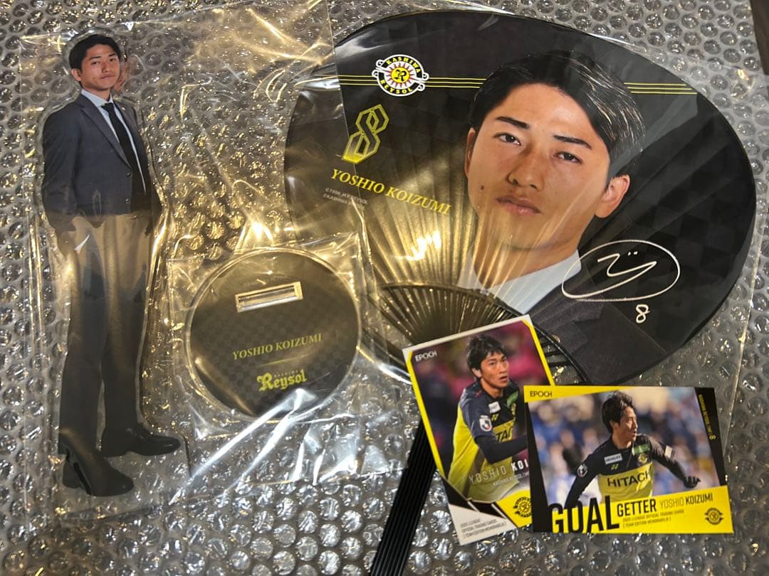 柏レイソル2025 スーツラッフルくじ No.8小泉佳穂 特大アクスタ＆うちわ