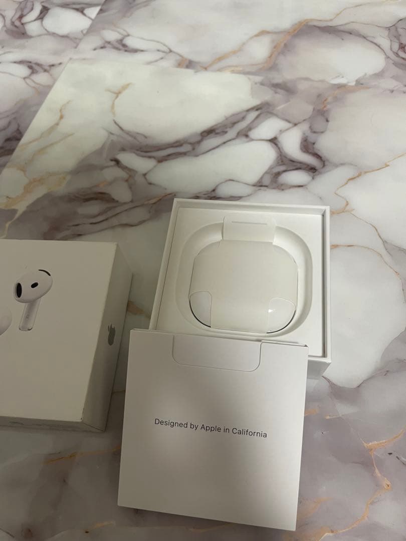 AirPods4 ノイズキャンセリング搭載 Apple Core+