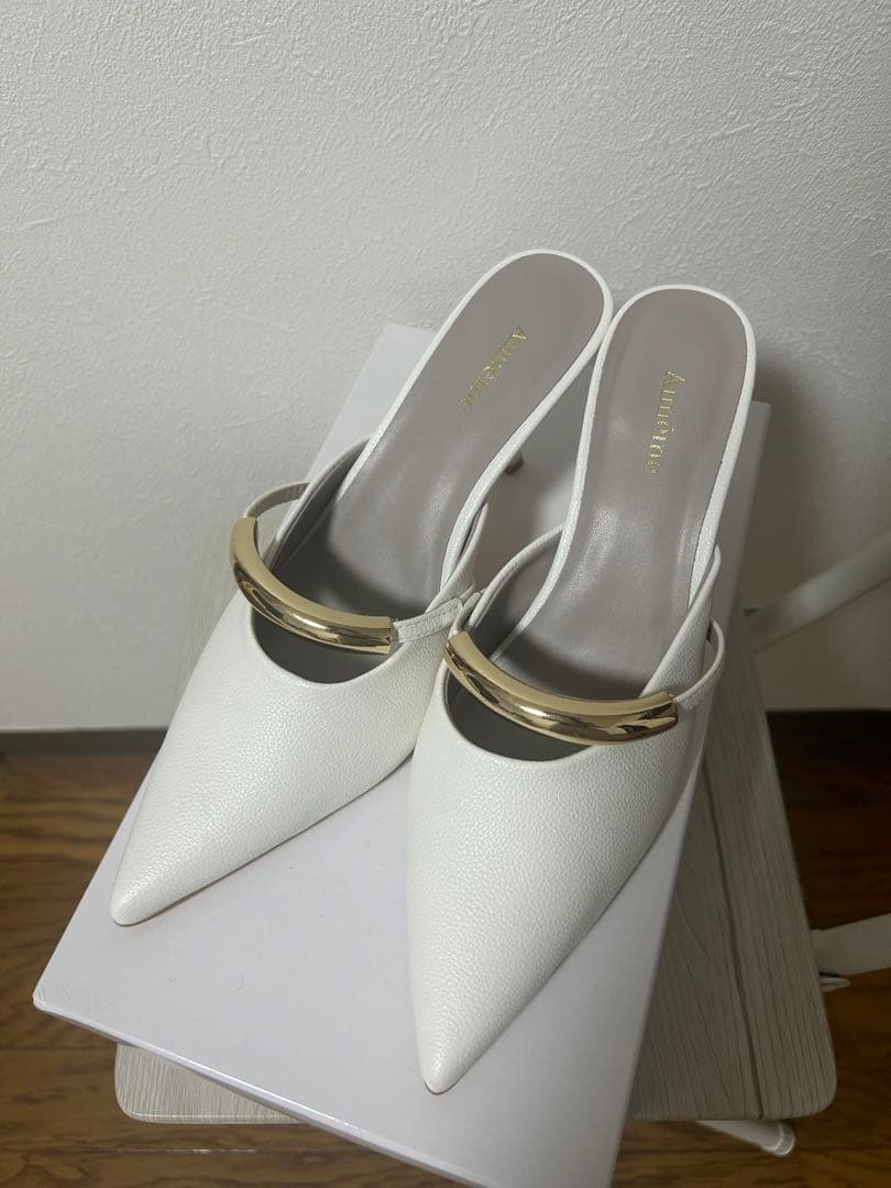 【完売品】Aimeine (エメイン)ゴールドモチーフポインテッドミュール(M)
