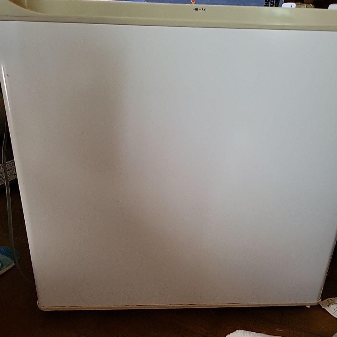 ホワイト冷蔵庫 棚付き 温度調整ダイヤル