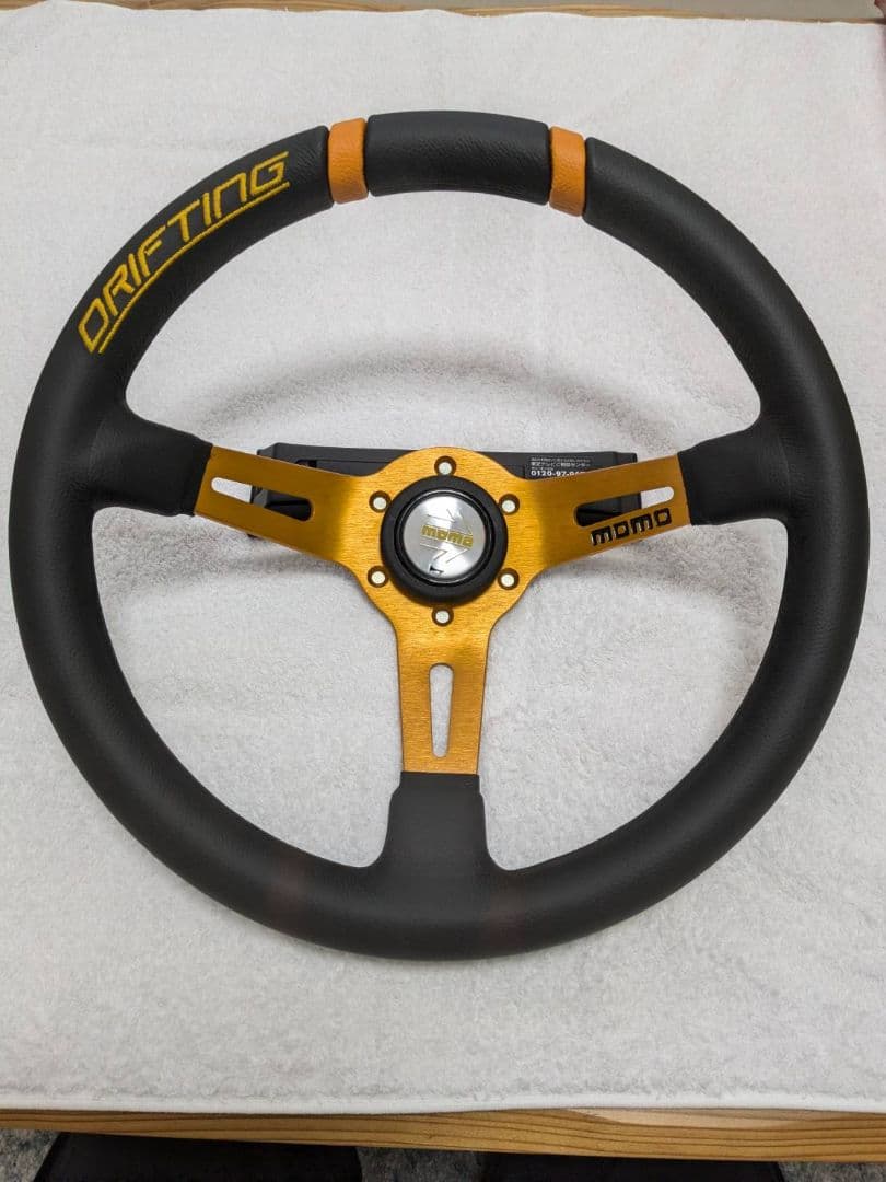 【値下】MOMO ステアリング ドリフティング 33Φ