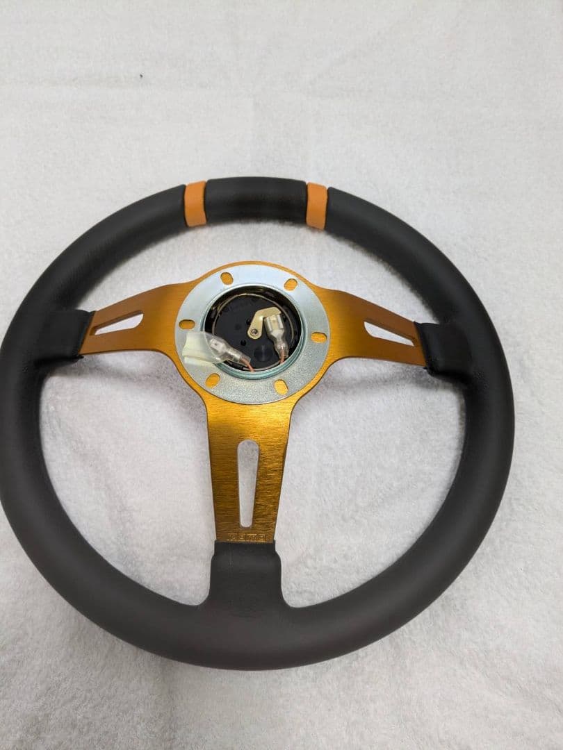 【値下】MOMO ステアリング ドリフティング 33Φ