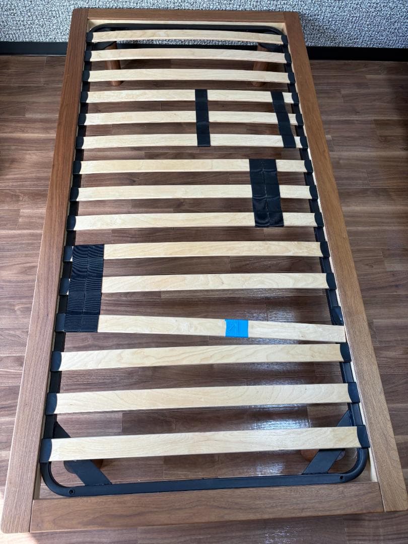 無印良品 木製シングルベッドフレーム (1本割れており特価販売)