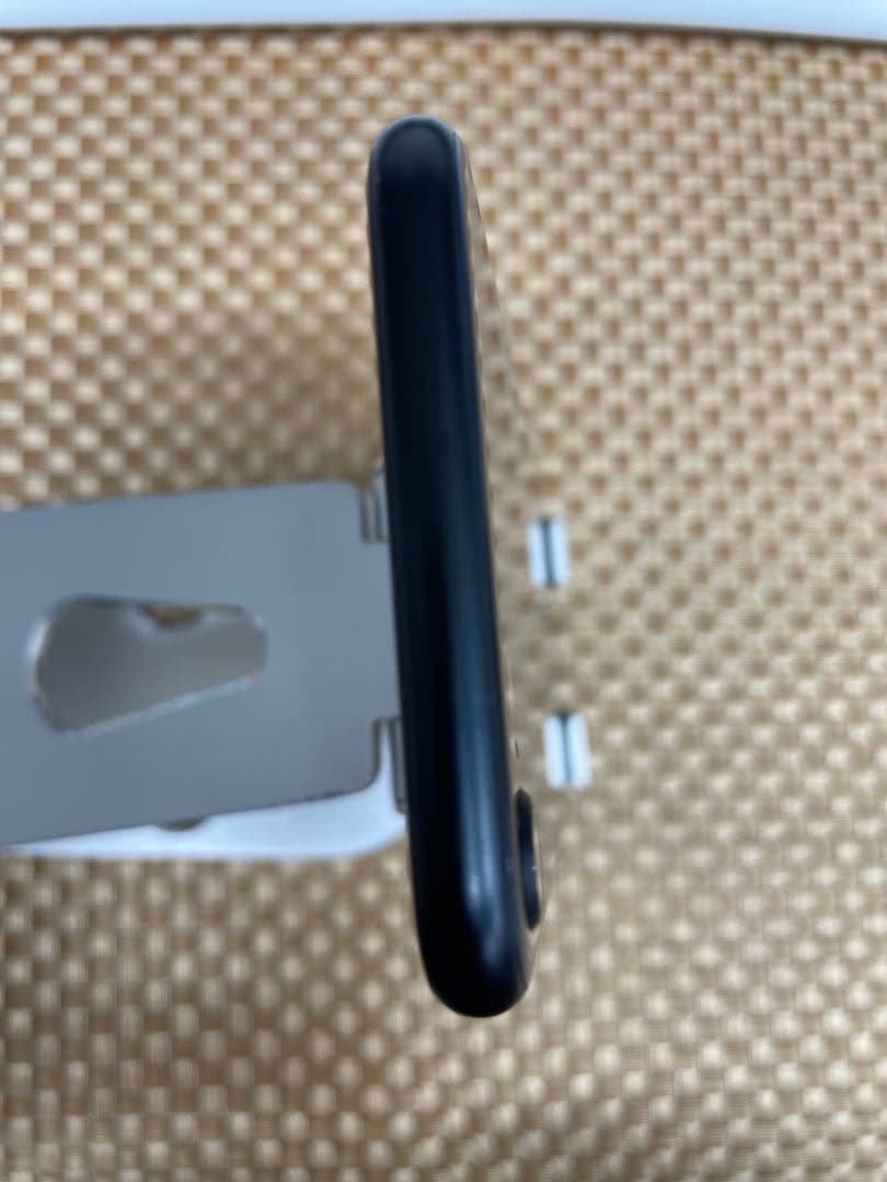 iPhone SE 第3世代64 GBミッドナイトSIMフリー【0421】